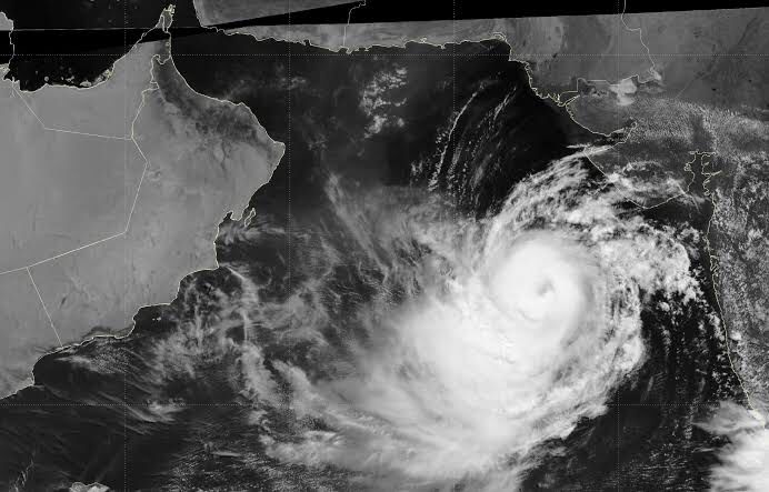 #BiparjoyCyclone will not only affect the coastal belt of #Pakistan. As per #PDMA, there is a possibility of western winds entering the upper regions of the country starting from June 14 due to a severe cyclone. During the period from June 15 to 18, Lahore, Islamabad, Murree,…