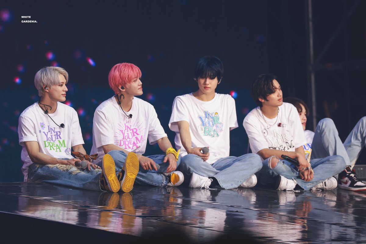 애들아 뭘 보고 있는 거지?
👦🏻👦🏻👦🏻👦🏻👦🏻👦🏻

#NCTDREAM