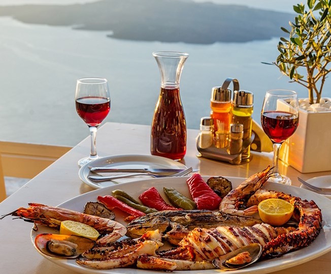 KK Monday: Greek Wine &amp; Seafood Pairing: We’re cooking up oceanic entrées, each with their perfect white or red sipper. Cheers!
kuklaskouzina.com/blog/greek-win…
#GreekWine #Greekwinepairing #seafood #Greece #FoodBlog #FoodBlogger #RecipeBlog #CookingTips <a href="/TODAYshow/">TODAY</a> <a href="/elenabesser/">Elena</a>