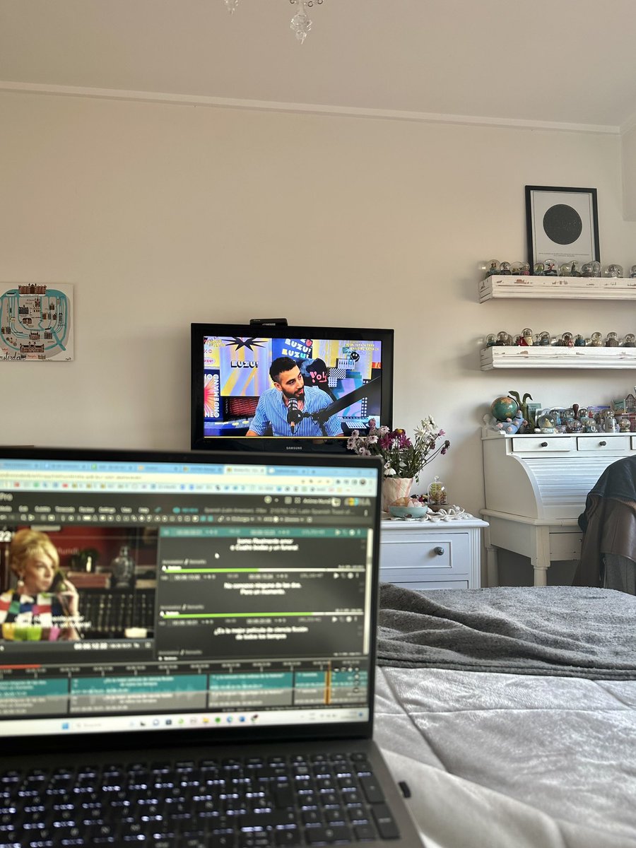 #nadiedicenada Hoy estoy trabajando y viéndolos sin culpa desde la cama porque me recibí el viernes. 😎