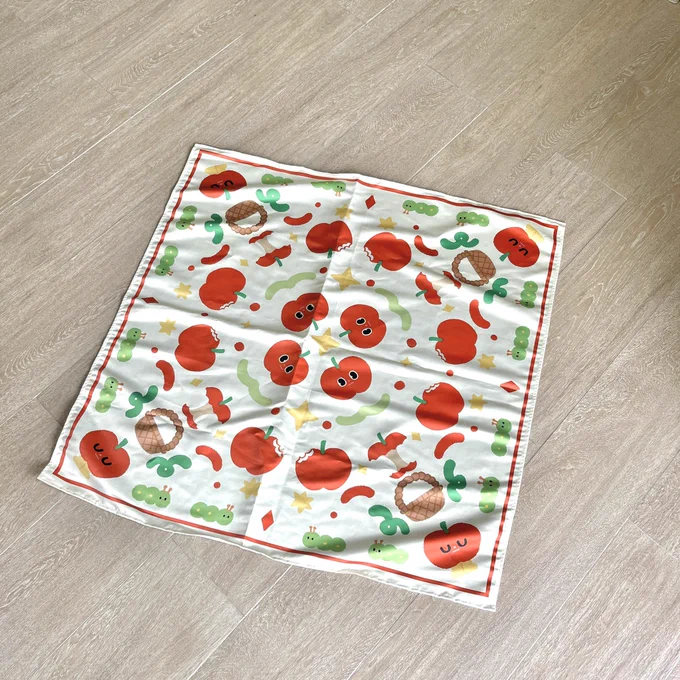 ผ้าน้องแอปเปิ้ลมาแล้ววว ขนาด 90*90 cm ราคา 490 บาท (รวมส่ง)  เราเลือกเป็นผ้าดัชเชสไปเลยหนากว่าที่คิดไว้ เหมาะกับปูโต๊ะ หรือแขวนผนังมากกว่าคลุมไหล่นะคะ ใครสนใจสามารถสั่งซื้อได้ทาง DM ค่ะ  #h7ddnsartwork
