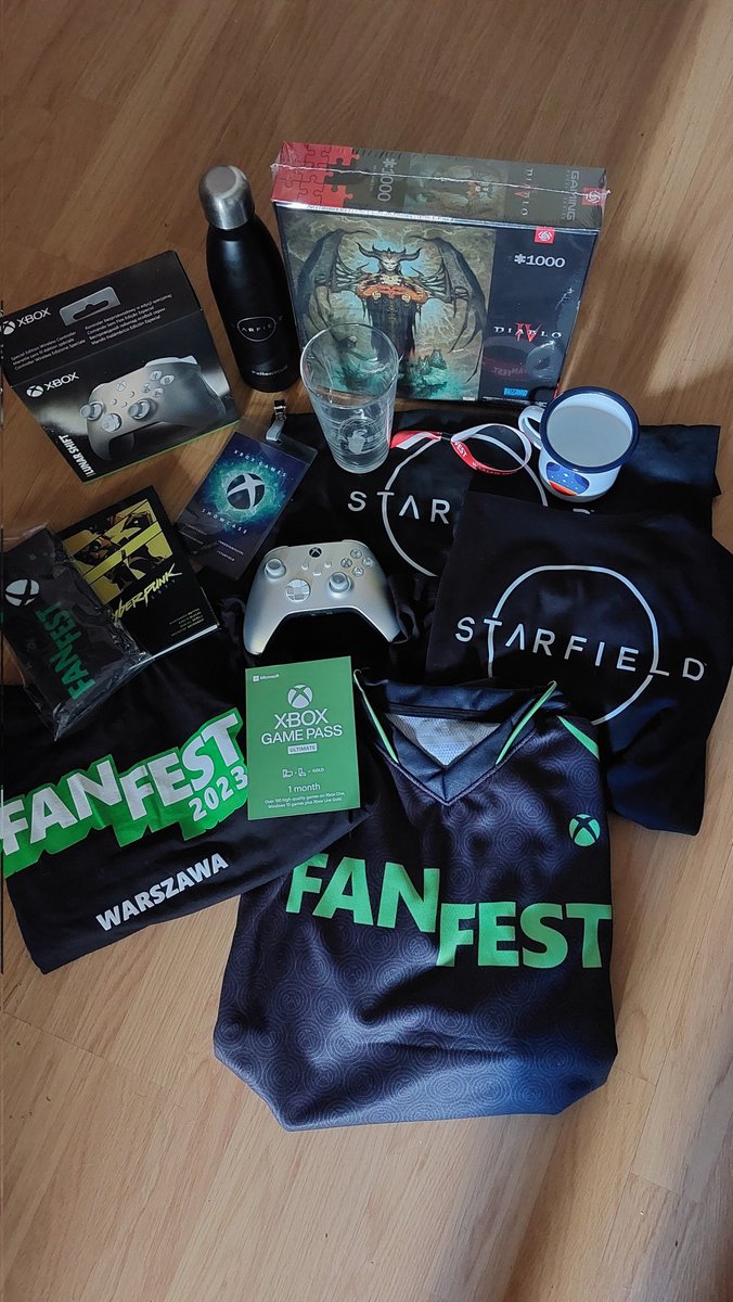 Xbox FanFest in Warsaw was amazing. I'm glad I was there with you. Thanks for the gifts! 💚👊
#XboxShowcase    #StarfieldDirect