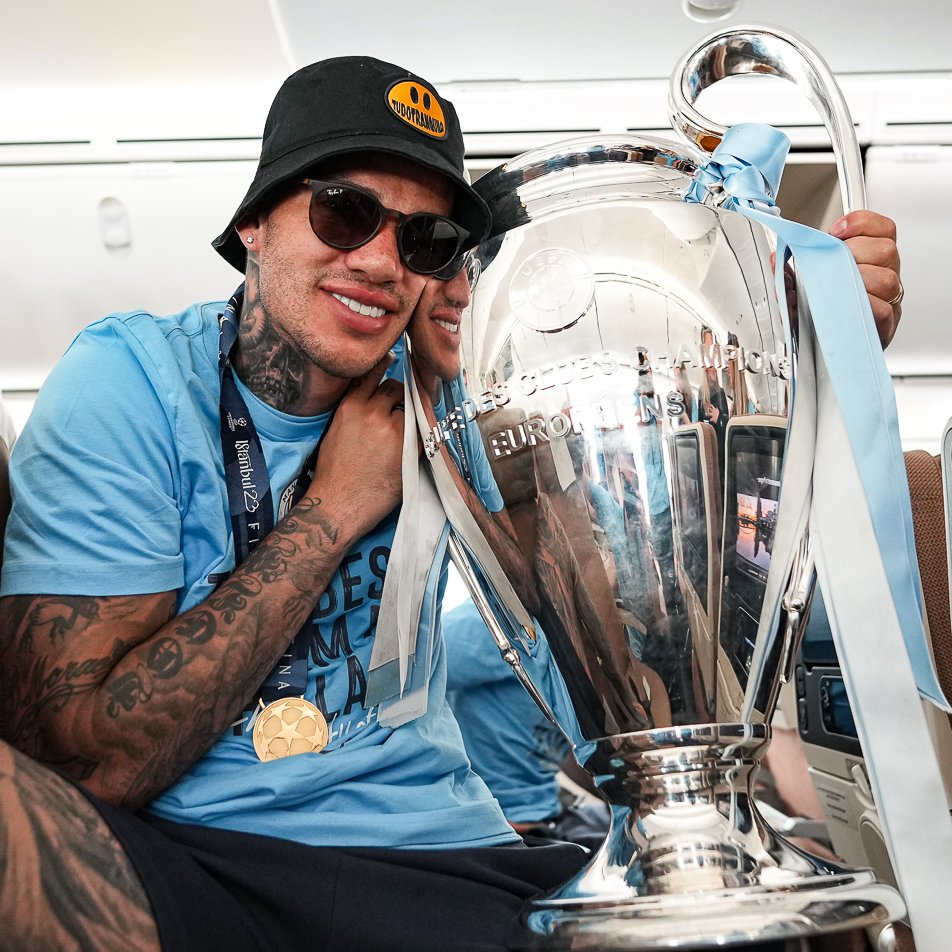 ChampionsLeague's tweet photo. Dude 😎

#UCLfinal https://t.co/5tTpwVuhlp