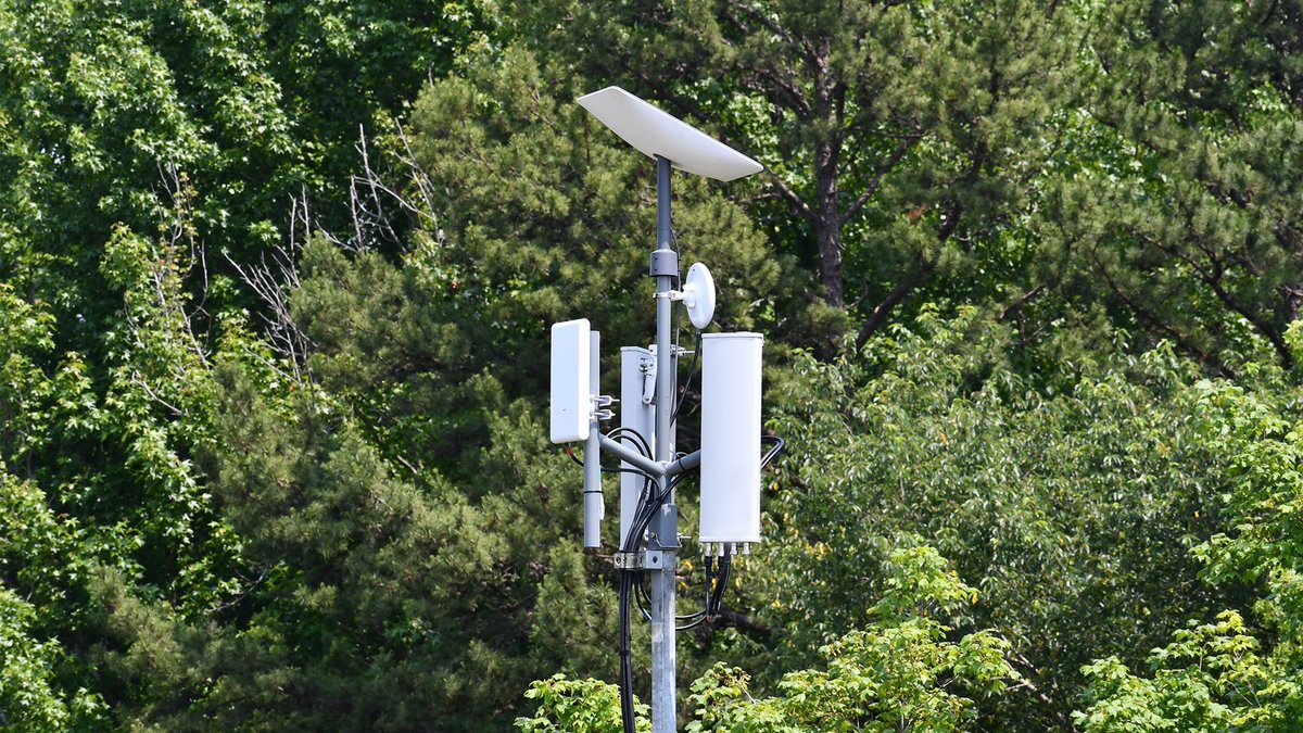 The latest asset in our growing Network on Wheels (NOWs) fleet. It features a 35-foot telescoping mast, and in this configuration supports private network and WiFi deployments using <a href="/SpaceX/">SpaceX</a>'s Starlink broadband as backhaul. piersonwireless.com/networkonwheel… #wireless #networks <a href="/elonmusk/">Elon Musk</a>