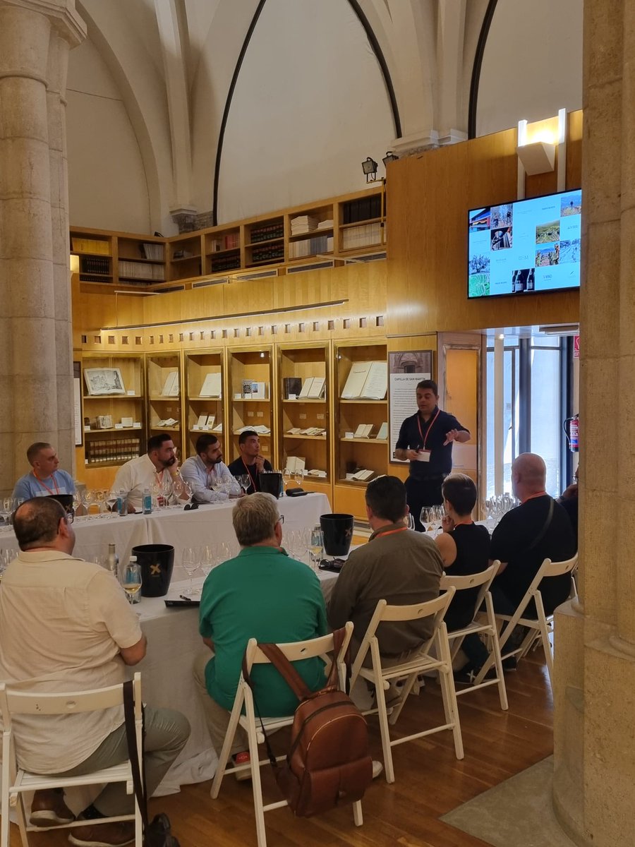 Encantados de participar en #razimowinesessions, mostrando nuestros #vinos y transmitiendo la filosofía y valores de #Alma. Muchas gracias a la organización, asistentes y resto de ponentes #almacarraovejas #winelover #carlosvalero