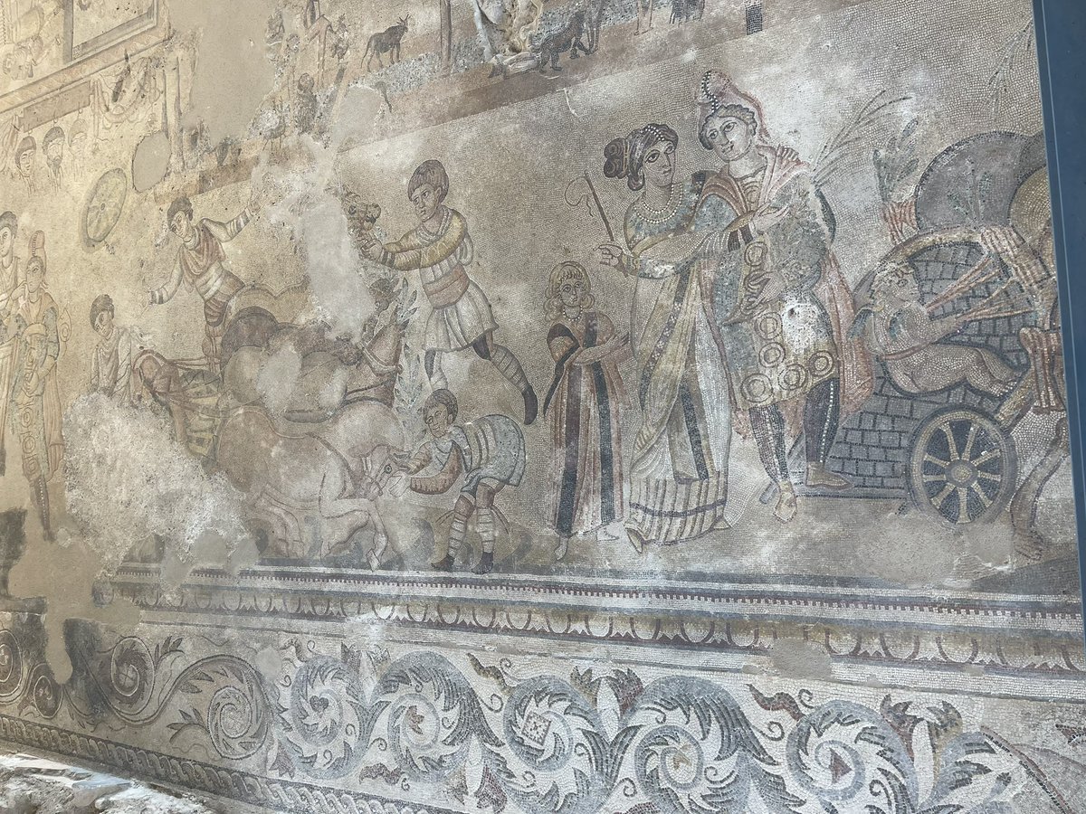 CristinaRYague's tweet photo. Mañana muy especial en Cuenca: de la mano de Miguel Ángel Valero, profesor de arqueología de @uclm_es y responsable de la excavación, hemos podido conocer la espectacular Villa romana de Noheda en una salida programada con intern@s de CP de Cuenca @IIPPGob #cienciaenprisionUCLM https://t.co/uOOsZGmn0z