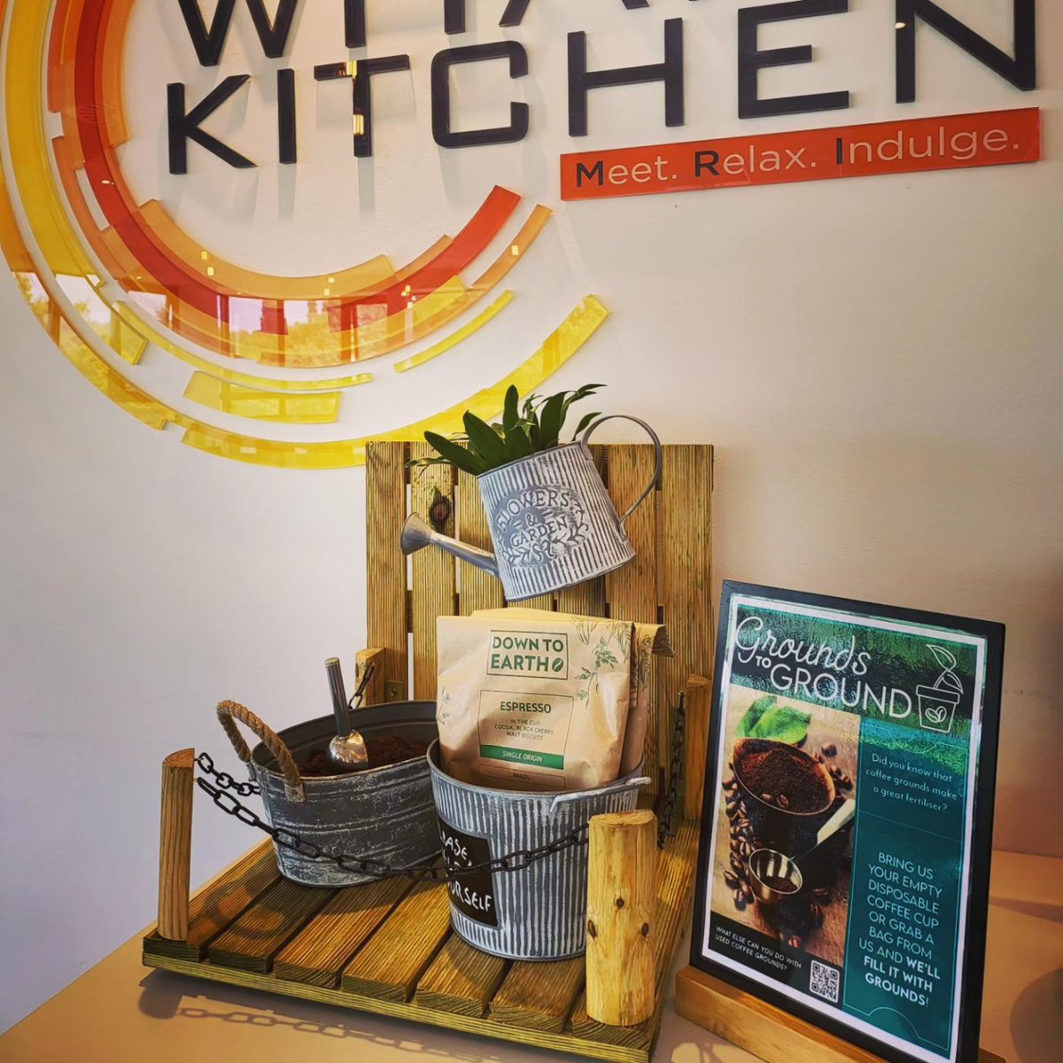 Wharf_Kitchen's tweet photo. We've been such busy bees 🐝 that almost forgot to post this amazing 👏 coffee ☕️ grounds self-service display that our manager built for our customers! 😉👍😏Thank you @G3r4ld0_B4rr0s for your DIY ⚒️ skills!🤭
#groundstotheground 
#coffeegrounds
#naturalfertiliser
@baxterstorey https://t.co/nwVS5SOtJb