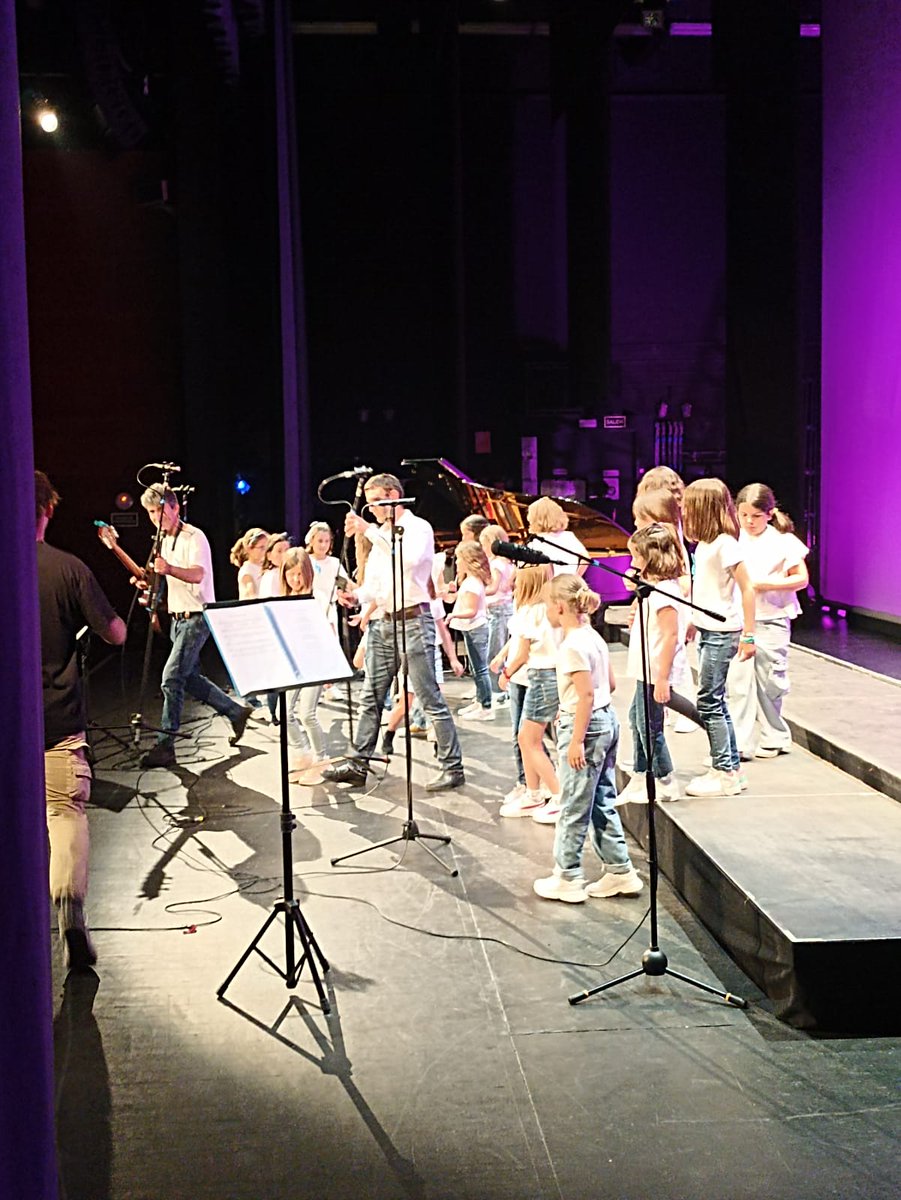 LFontenebro's tweet photo. 🎶 ENCUENTRO AGRUPACOROS 🎶

Nuestro Coro ha participado como invitado en el Encuentro Agrupacoros, Red infantil y juvenil de coros de la CAM 👏

¡Lo han hecho genial!

#EncuentroAgrupacoros
#FontenebroInternationalSchool
#ISPShools #ISP
#amazinglearning https://t.co/ebflJ3Q8D6