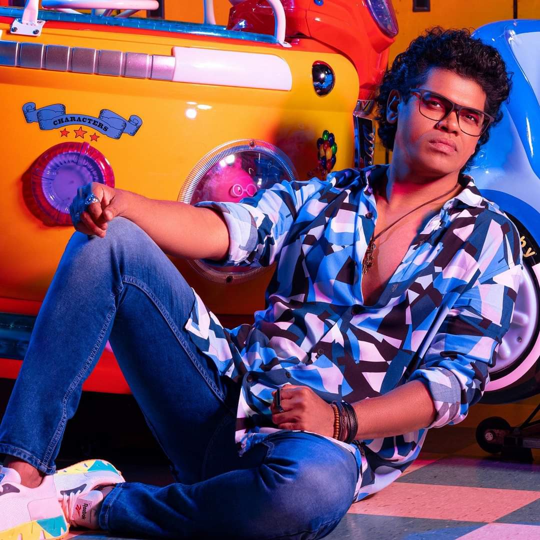 SIDDHARTH23OCT's tweet photo. #आपलासिध्दू 🤍💙🤍💙
📸 @bharatpawarphotograp @ClaiWorld
#blue #red #shadesoflife
#Siddharthjadhav #peopleschamp
#siddhumoments #SiddhuStyle #styling #stylist #trend #marathimulga https://t.co/28JiJ6PMjA