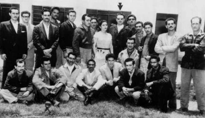 12 Haziran 1955: #FidelCastro sürgünde olduğu #Meksika'da 82 yoldaşının katılımıyla #26TemmuzHareketi’ni kurdu
ŞAN OLSUN

#SomosCuba
#FidelVive
#Fidel
#FidelEnUnaFrase
#FidelEntreNosotros
#FidelPorSiempre
#Castro
#vivacuba
#VivaLaRevolucion
#HastaSiempreComandante
#CheGuevara