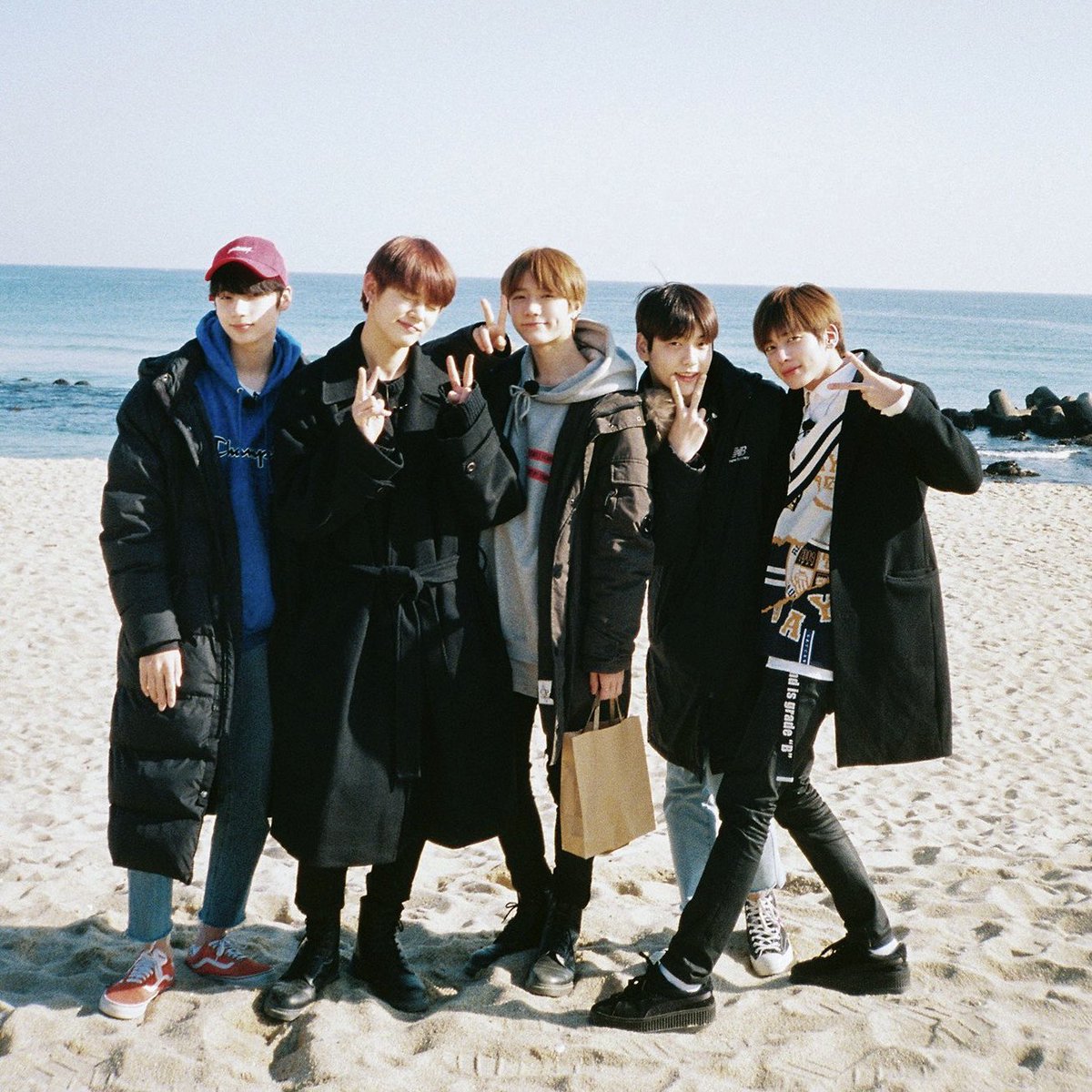 sooberd's tweet photo. txt as wave to earth songs ! — a thread ୨୧ https://t.co/eIXVFOoxQW