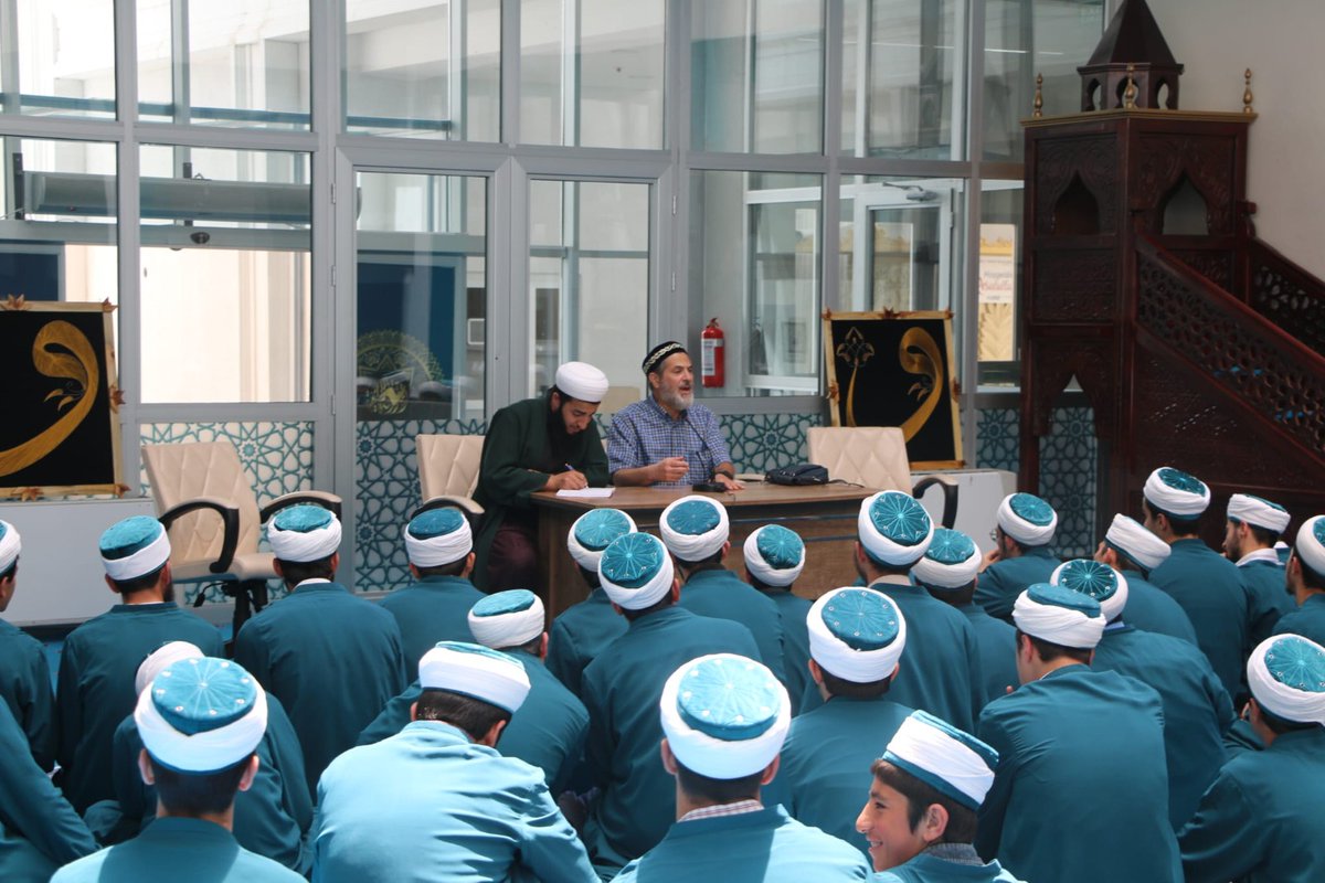 Ürdün’den misafirimiz Dr. Basıl Sadr hoca efendi külliyemizdeki talebelerimiz ile hasbihal ettiler.