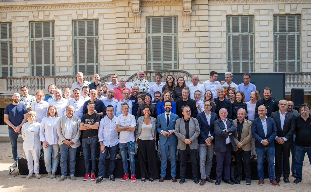 TotTurisme's tweet photo. 👨🍳 El Consell d’Experts de l’#AEHT celebra el nomenament de Catalunya com a Regió Mundial de la Gastronomia del 2025.
👉 L’acte s’ha celebrat avui a Barcelona i ha comptat amb l’assistència i el suport de les Estrelles Michelin i els Sols Repsol de la província de #Tarragona. https://t.co/Iy8g0swzSk