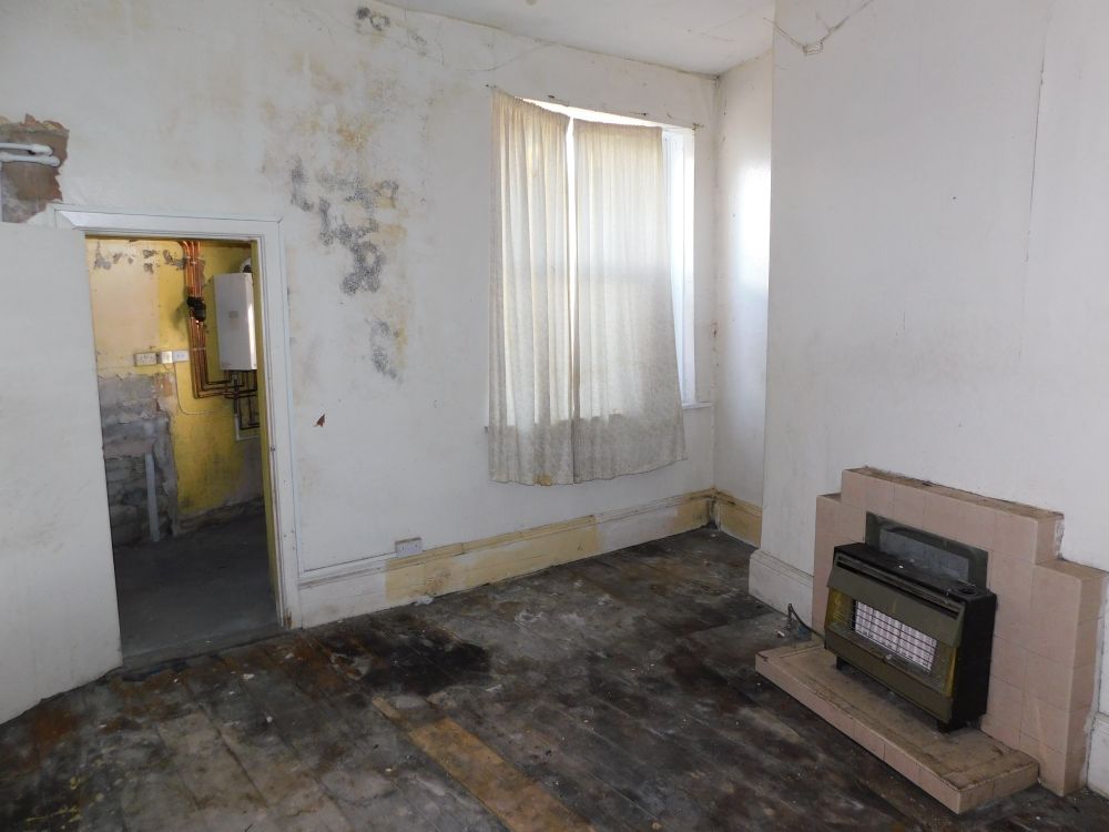 NEW TRADITIONAL AUCTION LOT - GUIDE PRICE; £130,000
- CALLING SPECULATORS, INVESTORS &amp; BUILDERS
- LARGE PERIOD THROUGH TERRACE
- FORMER 8 BED HMO
- REDEVELOPMENT OPPORTUNITY, STPP
- CLOSE TO CITY CENTRE
- CASH BUYERS ONLY
sharpesauctions.co.uk/property/2a-ap…