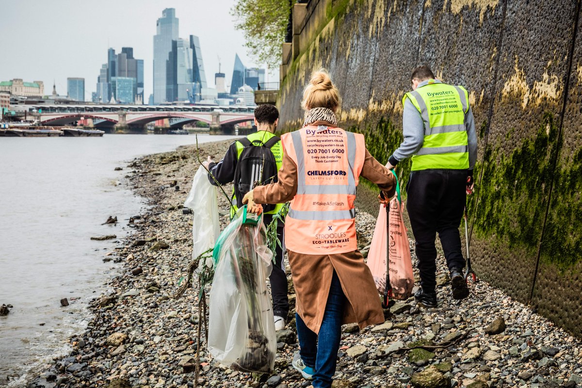 BywatersUK's tweet photo. Here we are with our friends from @Savills at another River Thames clean! 🌊

We are proud to work with such amazing people to help keep London sustainable. ♻️

Thank you all so much for coming!

#Bywaters #sustainability #wastemanagement https://t.co/hQTsI6IpgE