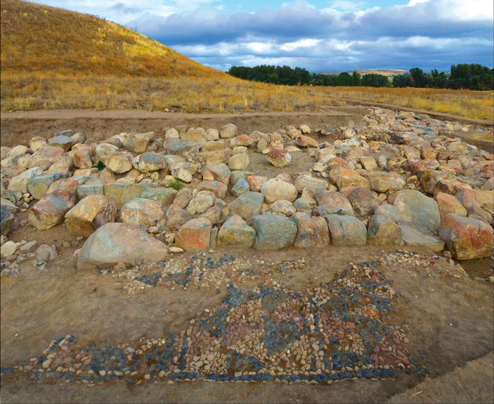 archaeologymag's tweet photo. From the Archives: The oldest known polychrome mosaic floor, dating to the 2nd millennium B.C., was discovered at the Hittite settlement of Usakli Hoyuk in central Turkey. #MosaicMonday

https://t.co/LNNYWdMZ5K https://t.co/gFm3WKWADP