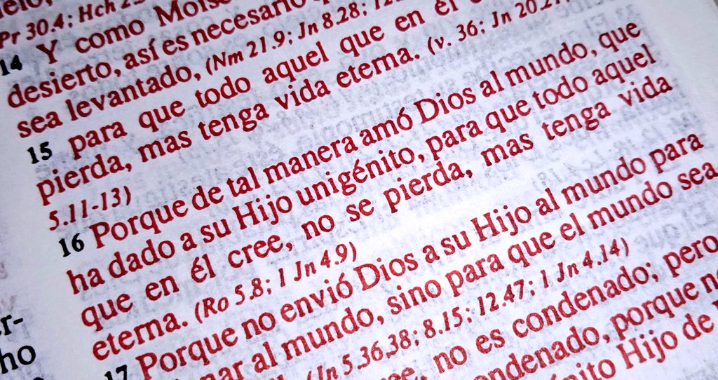 BibliaCuriosa's tweet photo. #SabíasQué Juan 3:16 es el texto más memorizado y conocido de la Biblia, citado como el texto de salvación:

1. El autor de la salvación: Dios
2. El alcance y condición de la salvación: Aquel que en él cree.
3. El procurador de la salvación: Su Unigénito Hijo.
4. La bendición de la salvación: no se pierda, mas tenga vida eterna.