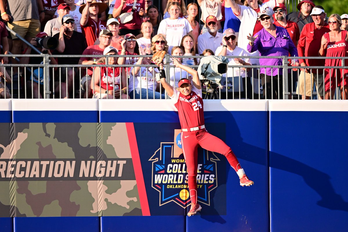 ESPN Images (@espnimages) on Twitter photo The evolution of a Women's College World Series home run robbery 🥎🥎
During game 2 of last week's #WCWS, Oklahoma CF Jayda Coleman timed her jump perfectly to rob Florida State of a three-run homer. The evolution of a Women's College World Series home run robbery 🥎🥎
During game 2 of last week's #WCWS, Oklahoma CF Jayda Coleman timed her jump perfectly to rob Florida State of a three-run homer.