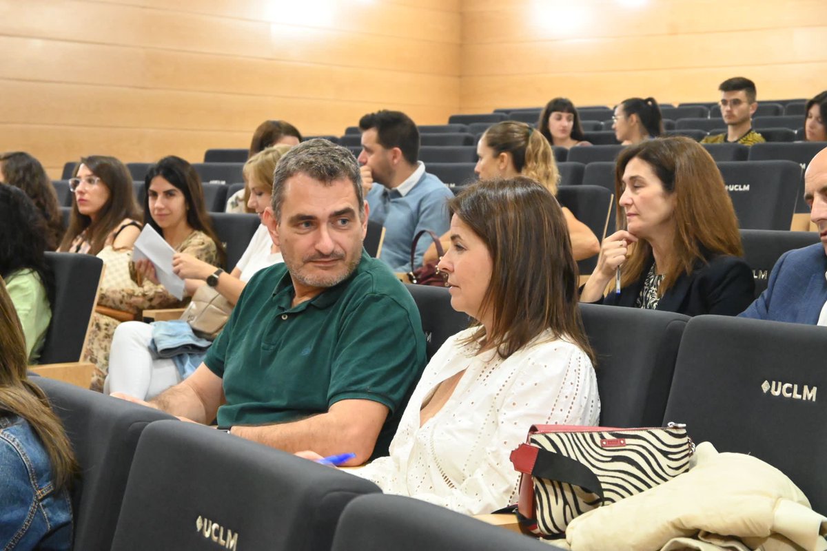 ViceCuencaUCLM's tweet photo. 🙌 A las puertas del verano, el campus de Cuenca sigue a pleno rendimiento🍦

📑 Tras el comienzo de los exámenes de EvAU, hemos inaugurado el curso de verano de instituciones penitenciarias ⛓️ https://t.co/9HNrTM1e7M
