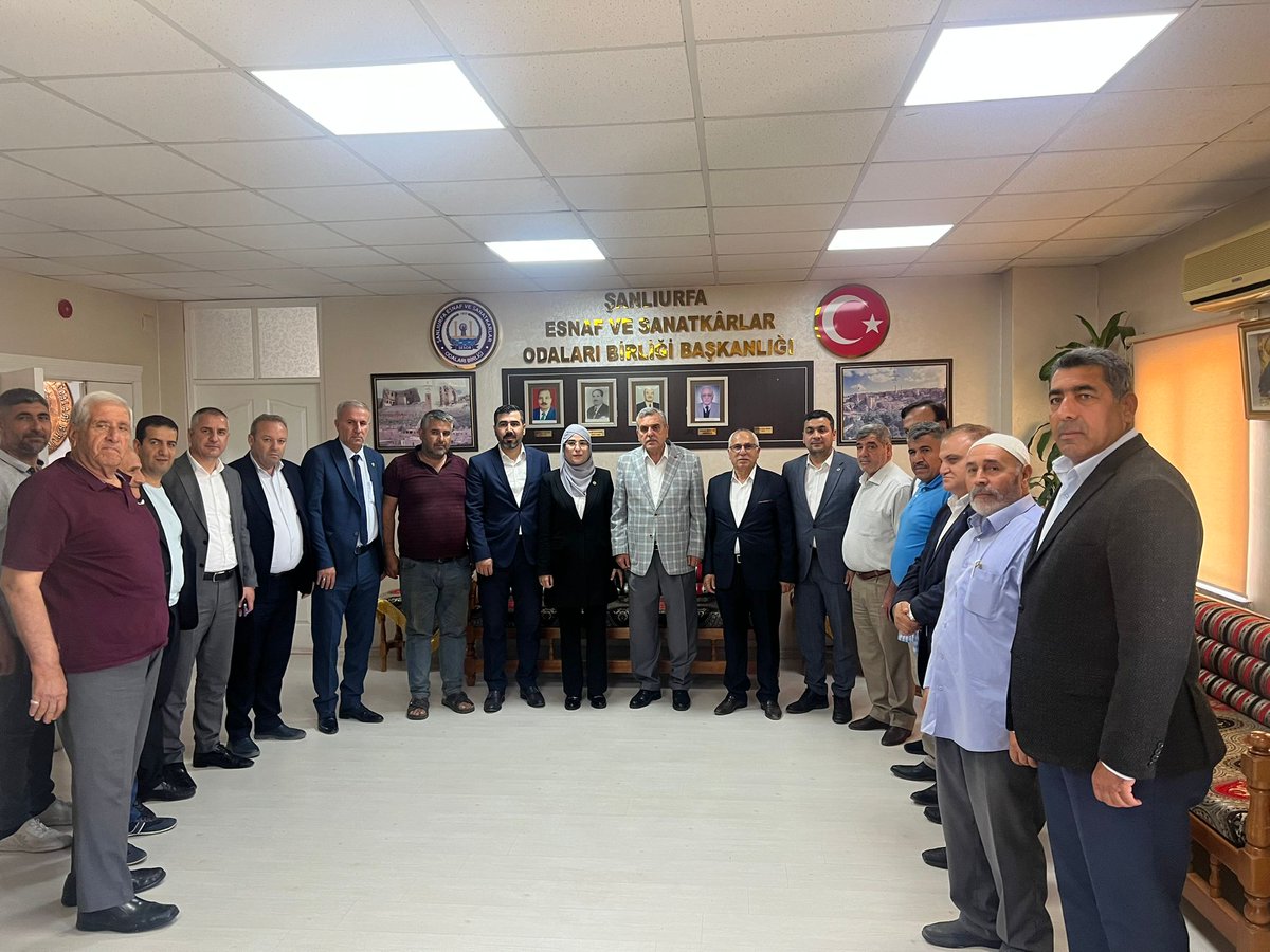 Şanlıurfa Milletvekilimiz <a href="/CYAZMAC/">CEVAHİR ASUMAN YAZMACI</a> ile birlikte Esnaf ve Sanatkarlar Odası Başkanı <a href="/sefikbakay/">Şefik Bakay</a> ve Yönetim Kurulu Üyeleri'ni ziyaret ettik.

Üreten ve gelişen bir #Şanlıurfa için hep birlikte, tüm gücümüzle çalışmaya devam edeceğiz.
