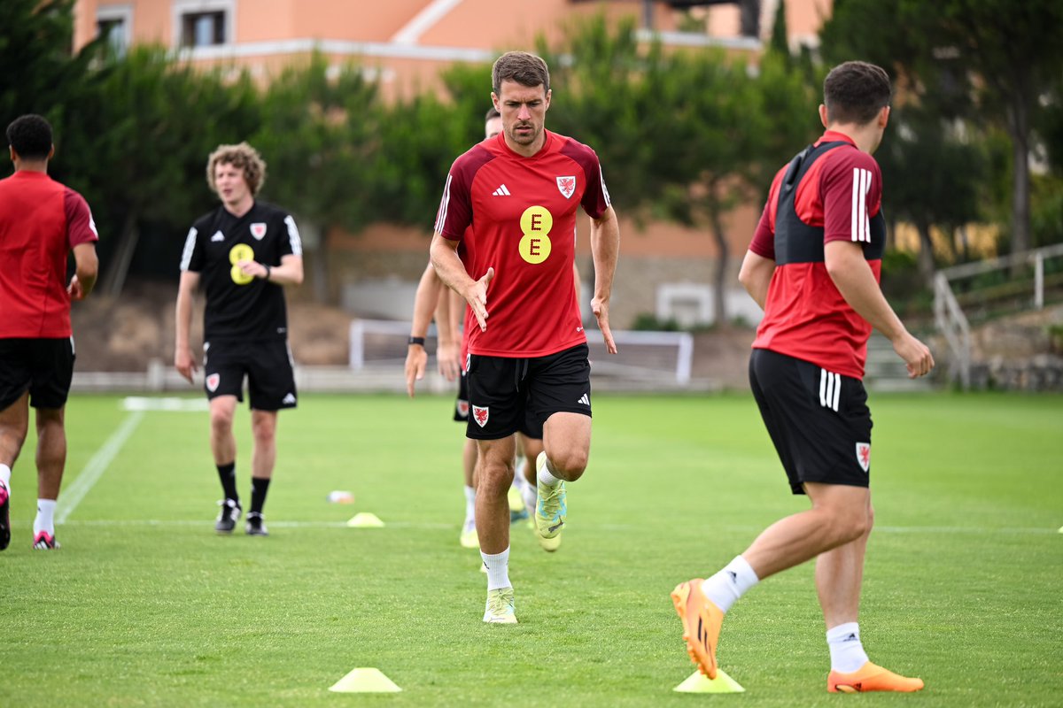 aaronramsey's tweet photo. Big week 🏴󠁧󠁢󠁷󠁬󠁳󠁿 https://t.co/qx5ruaYyUF