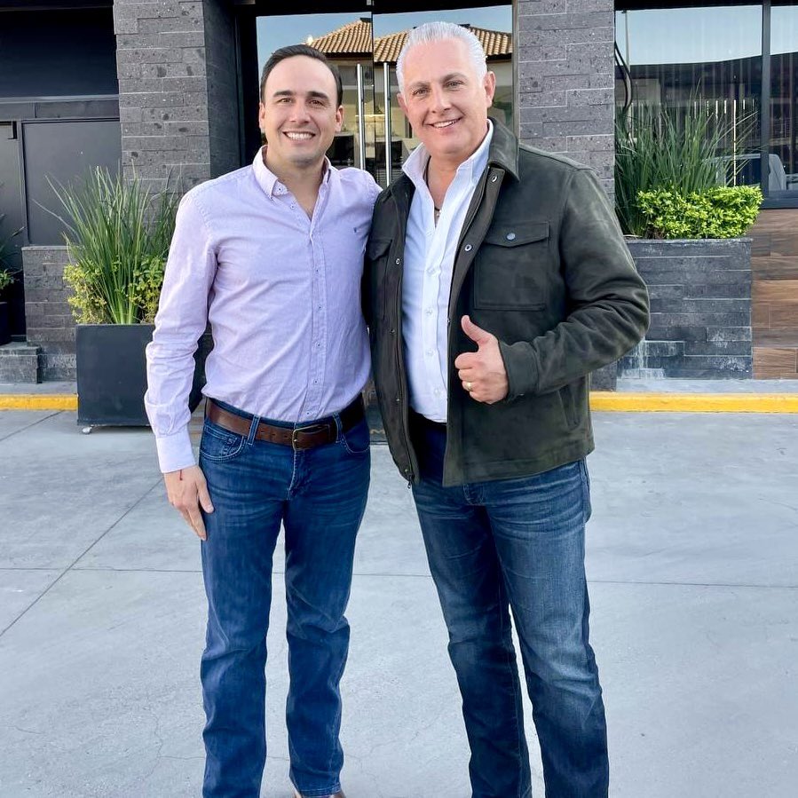 El día de hoy le mando un fuerte abrazo a mi amigo el Gobernador Electo <a href="/manolojim/">Manolo Jiménez Salinas</a> por su cumpleaños 🎂. ¡Muchas felicidades!