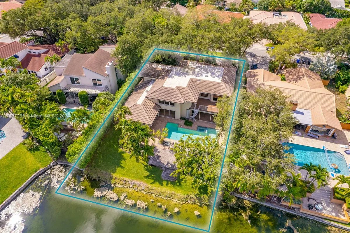 #Hollywood
💵 $ 2,350,000
🏠  4 Beds / 31/2  Baths
📐 5,135 Sq.Ft.
.

Great 4beds/3.5baths.Listing Courtesy of Douglas Elliman

.Reach out for more information
📲 786-613-3823

#HollywoodFlorida #HollywoodRealtor #HollywoodRealEstate#luxurylistings
buff.ly/3GSBETt