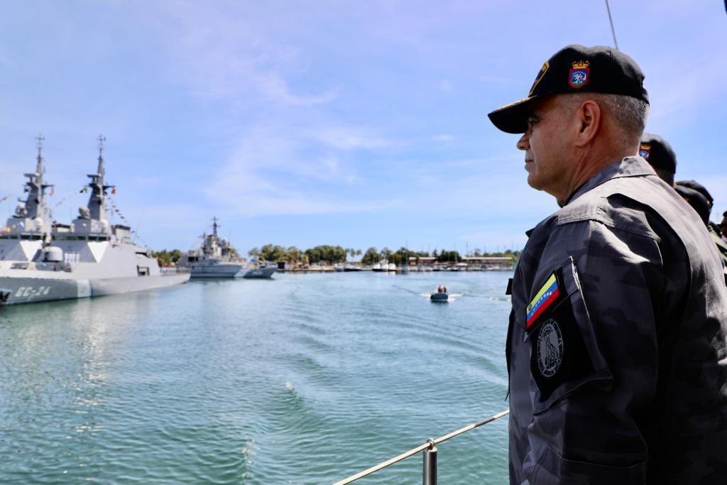 vladimirpadrino's tweet photo. ¿Que a veces es necesario ajustar el rumbo? ¡Sí! Pero mantenemos el mismo puerto seguro en el horizonte: la grandeza y prosperidad de Venezuela. No importan las tempestades; ante la adversidad nuestros esfuerzos, talento y patriotismo ¡Vamos! ¡Feliz inicio de semana Venezuela! https://t.co/YCSjpgr7Dq