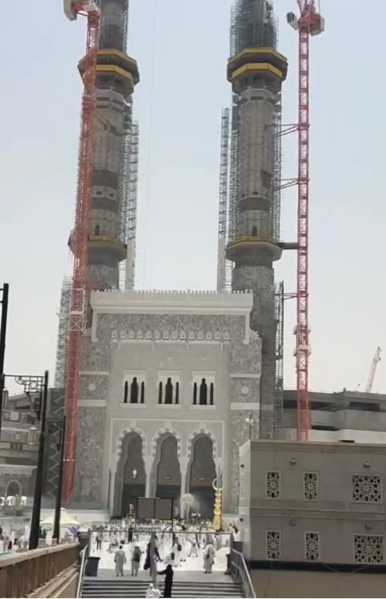 GilaniHamzah's tweet image. Big news from Two Holy Mosques: Engineering plan for Bab Al-Malik Abdulaziz Gate minarets is completed with the addition of crescents. Extending Islamic landmarks worldwide #IslamicArchitecture #TwoHolyMosques