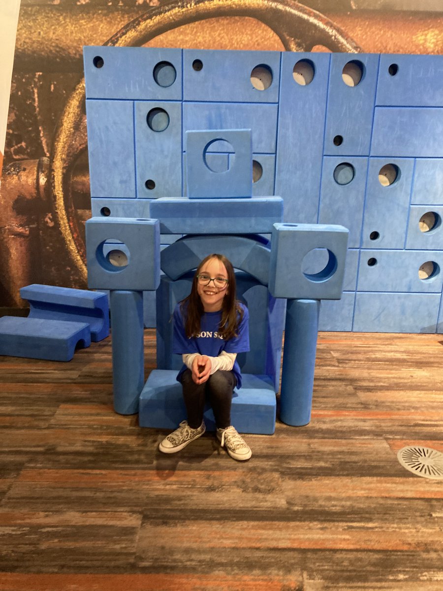 stimsonk's tweet photo. Field Trip Fun!  #newhtfd https://t.co/soc2SN03cf