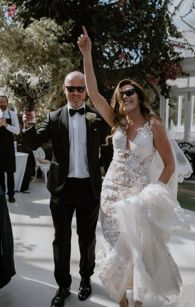 yolancris's tweet photo. At #YOLANCRIS we are totally in love with our brides.
Here you are gorgeous Lindsay, who got married in our Elpis dress.
Lindsay has the boho soul to wear it like no one else, she exudes freedom and passion.
Discover more real brides: https://t.co/vp83X3jg1f. https://t.co/okvlGrnRDb