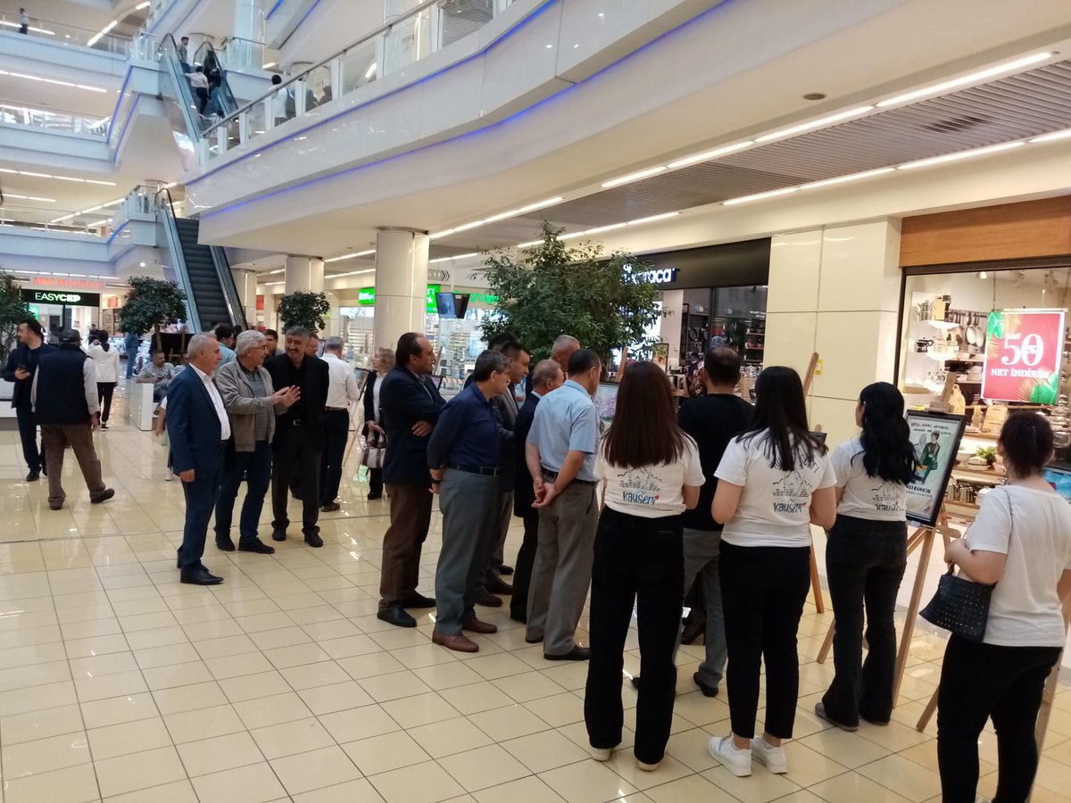 İlçe Milli Eğitim Müdür V. Sn. Adnan GÖLLÜOĞLU, Melikgazi İlçesi Türkiye Tekstil Sanayi İşverenleri Sendikası Mesleki ve Teknik Anadolu Lisesi Öğrencileri Tarafından Hazırlanan ''Cumhuriyetimizin Yüz Yılı'' Konulu Resim Sergisinin Açılışına Katıldı.

<a href="/kayserimem/">Kayseri İl Millî Eğitim Müdürlüğü</a> <a href="/AGLLUOGLU/">Adnan GÖLLÜOĞLU</a>