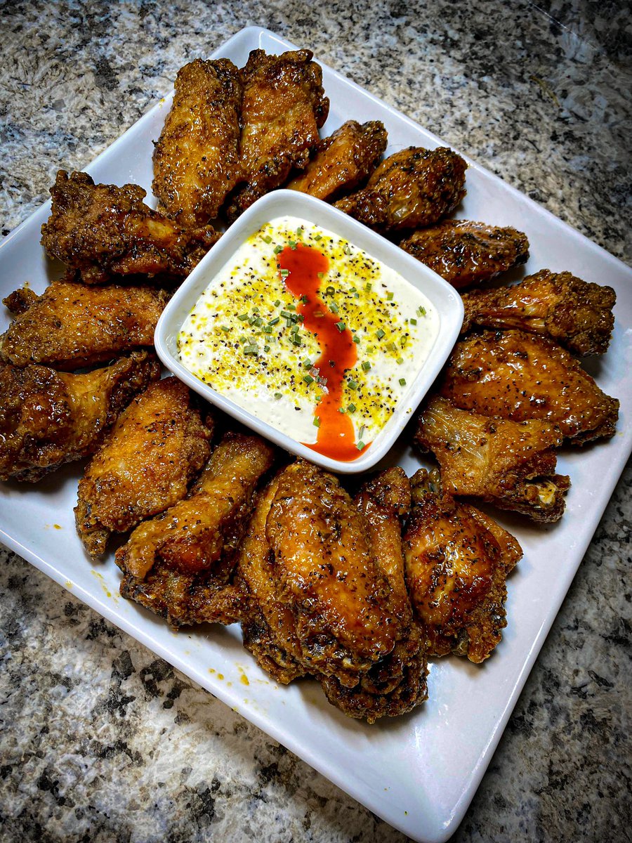 chefbleuprint's tweet photo. hot lemon pepper wings with a spiked ranch > im really the goat 😮‍💨 https://t.co/vumBpAhUBk