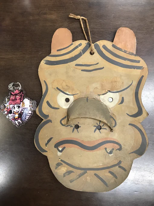 #大阪歴史博物館 の #異界彷徨 展、戦前の吉田神社の方相氏と鬼の紙面が展示されてるんね///どうしよ、これのためだけに大阪行くかなぁ…小さい鬼の紙の面は初めて見た…ちな #方相氏 と鬼の大きな面は、実は京都の郷土玩具屋平田屋はんで取材したことあるよξξ#なぜなについなちゃん #追儺式 