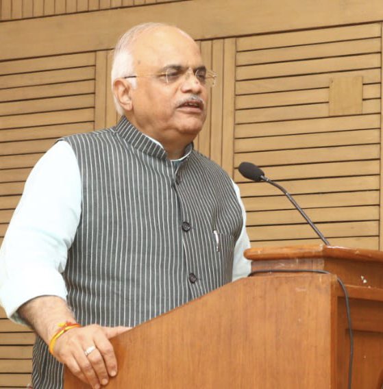 Vinay1011's tweet photo. At the Exit-Engagement-Evening of @iccr_hq in Delhi today orgd to bid farewell to departing foreign student-scholars of ICCR, appealed them to take a bit of India with them when going back. @moayush , @kvicindia and @ItdcLtd made presentations under Culture Connect for continued engagement with foreign students!
