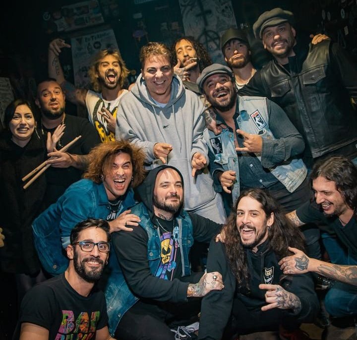 laesfingetuc's tweet photo. #Cris visitando la #Chichefest @chichefest  #CristianCastro #laesfingerock #Rock #Metal #Amigos https://t.co/mhD764whqo
