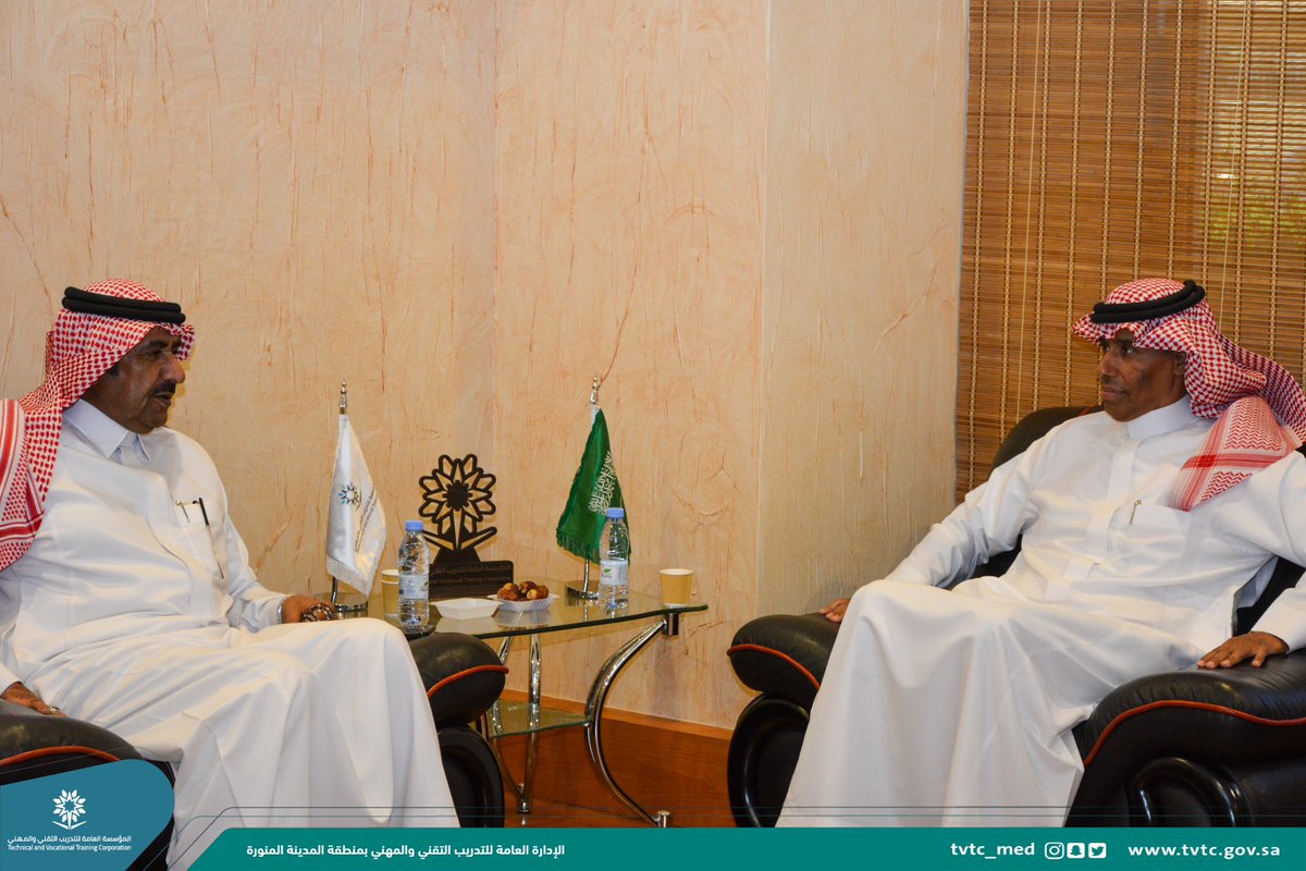 تغطية 📸|
استقبل مدير عام #التدريب_التقني والمهني بمنطقة المدينة المنورة د. عيد الردادي سعادة محافظ الحناكية أ. مبارك المورقي وأعضاء المجلس المحلي لمناقشة احتياجات المحافظة في التوسع بافتتاح تخصصات للبنين والبنات وافتتاح معاهد ومراكز تدريب أهلية.
#تقني_المدينة