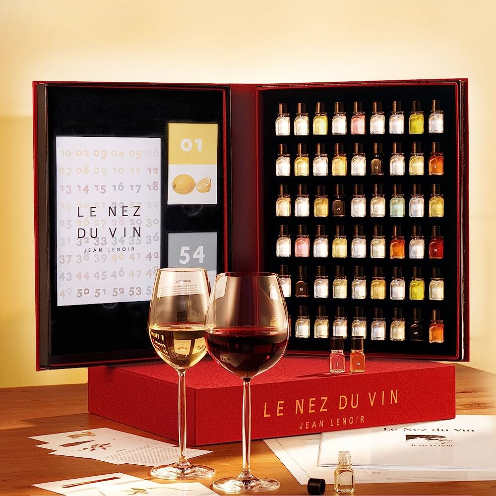 epoulet's tweet photo. Les Gouttes de Dieu : le coffret "Le Nez du Vin" crève l’écran !
L’oenologie est au coeur de cette série et une belle place est faite au coffret de 54 arômes de Jean Lenoir. 
#lesgouttesdedieu #Netflix #netflixfilm #appletvplus #Série #mangaka #franceTv #canalplus #canal https://t.co/ry7Ig1fZJl