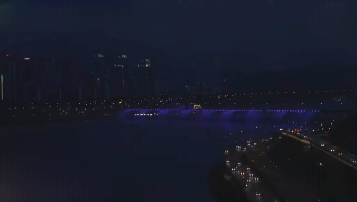 taebokkiii's tweet photo. Seoul turns to purple as part of BTS's 10th year anniversary celebration! 💜✨ #BTS10thAnniversary https://t.co/Peg7U3tVpt