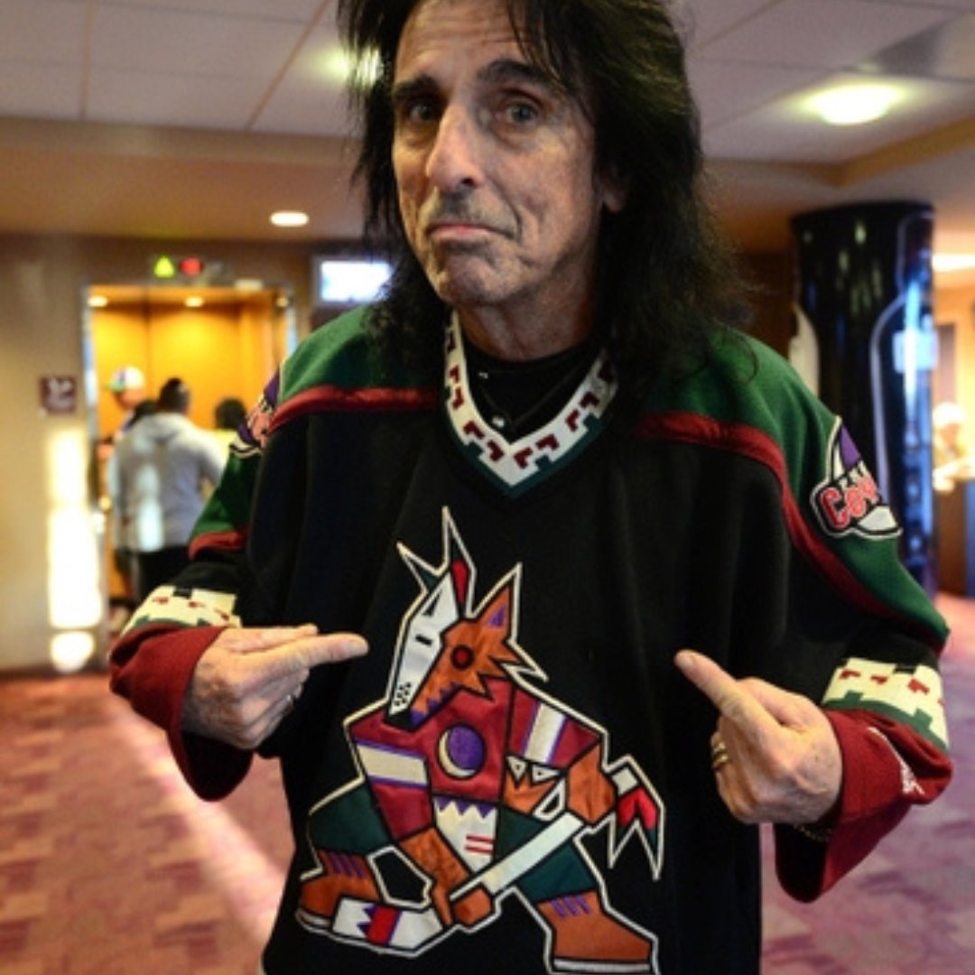 Here's another #FunFact about #PhoenixArizona:

Rock music icon Alice Cooper attended Cortez High School in Phoenix. He lives in Paradise Valley and leads a non-profit charity called Solid Rock which serves inner-city Arizona teens.

#PHX #AliceCooper