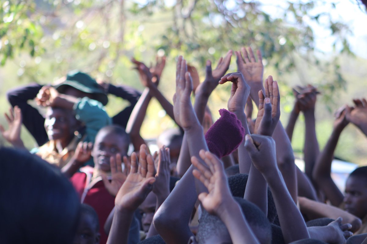 #WorldDayAgainstChildLabour

Kushinga Incubation Centre, in Chiredzi, Zimbabwe, hosted a returnees’ party.

Children, parents, teachers, and community leaders raised their hands in support of working children who returned to their school and made this declaration in solidarity: