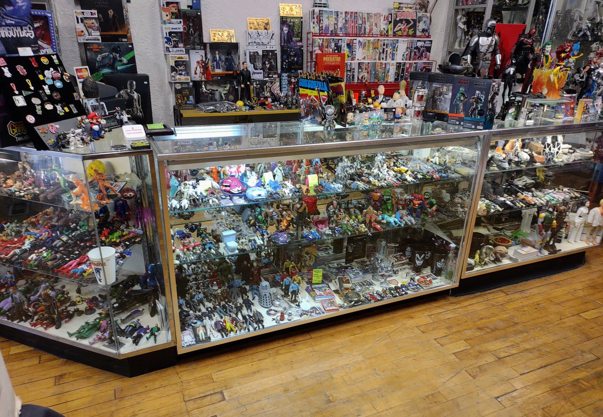 We have multiple display cases full of figures from the 60's to current!
#foxprowlcollectables #starwarsfigures #marvelfigures #dcfigures #80stoys #vintageactionfigures #vintagestarwars #motu #vintagegijoe