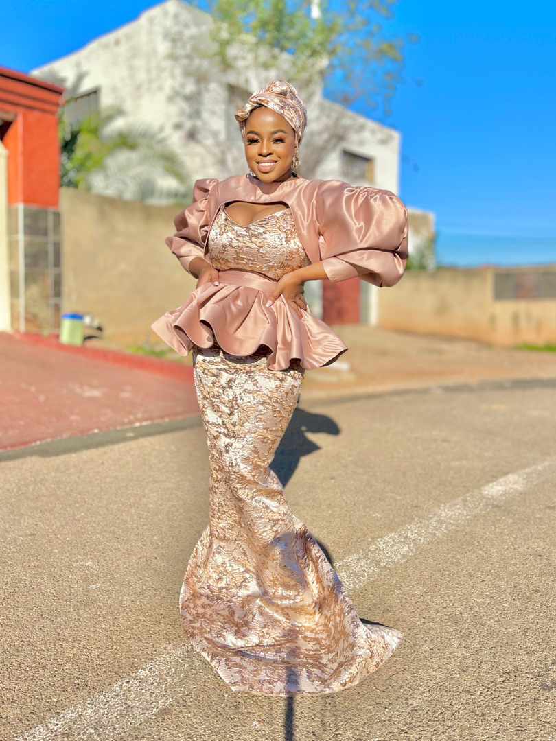 selerious's tweet photo. @DJZinhle can my friend design you a dress and I'll pay for it. https://t.co/Q0XcZ02Urm