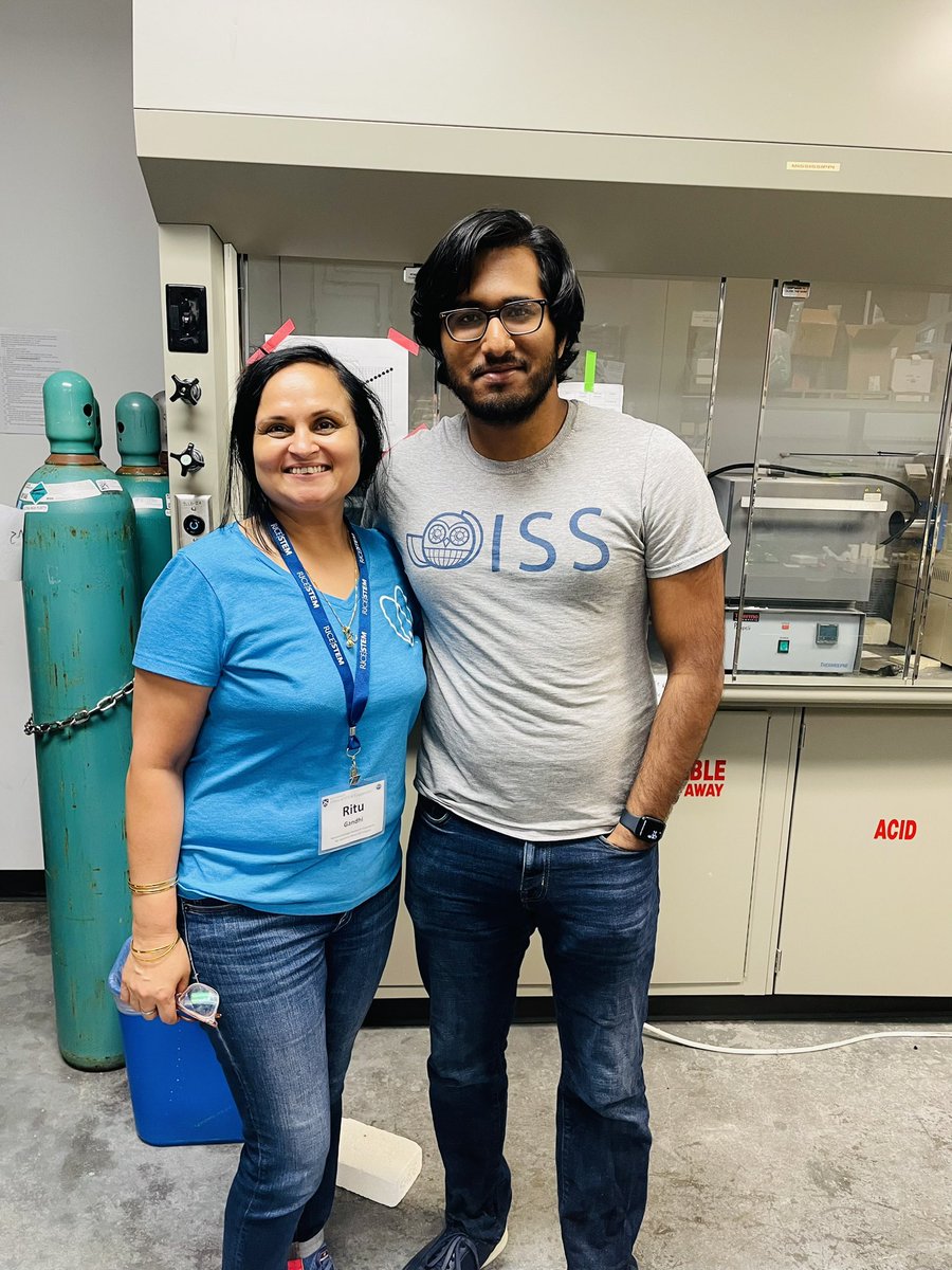 RituGan23514369's tweet photo. @RituGan23514369 @RiceU_STEM @STEMquinn @icerd02 So very exciting to work with amazing mentors in the lab! #MoralesScienceLab https://t.co/RTxUQNnNF7