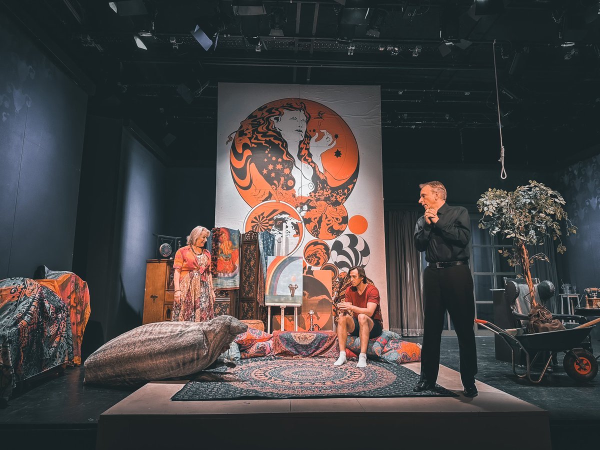 TheaterderAltst's tweet photo. Bis Donnerstag basteln wir noch an den letzten Szenen und technischen Einstellungen, sodass wir euch am Freitag, den 16. Juni unsere Neuproduktion „Harold und Maude“ präsentieren können. 
 #Bühne #Theater #Stuttgart #HaroldUndMaude #Premiere #Veranstaltung #Kultur #Klassiker https://t.co/RjjxCzMNOq