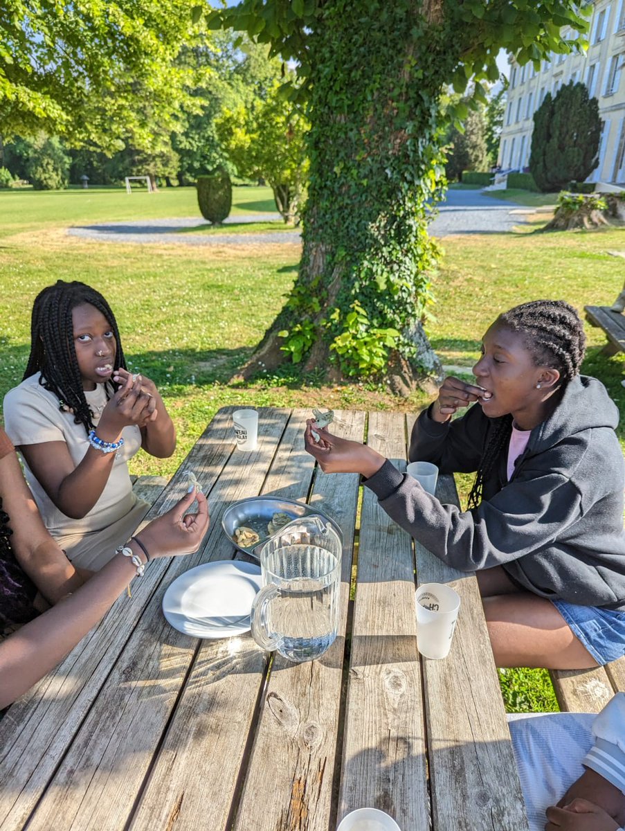 abgacademy's tweet photo. This the bit we've all been waiting for!  Tasting frogs legs and snails before the last night BBQ #frenchcuisine #jumpingforjoy #snailedit https://t.co/3KkYmERR6a