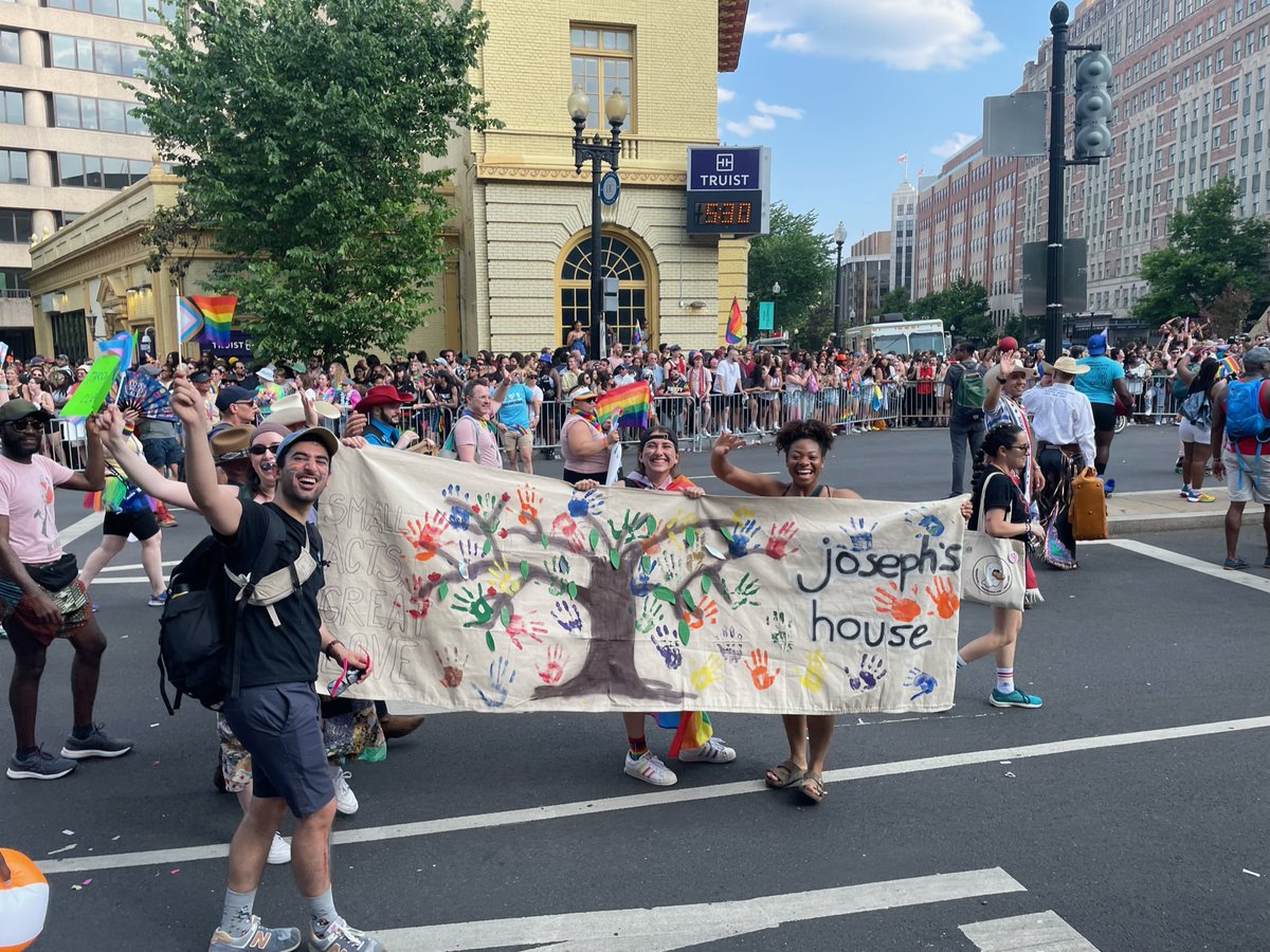 JosephsHouse_dc's tweet photo. Happy Pride from Joseph's House! Support your local nonprofit! 💙💛💚💜🤎🧡❤️🖤🩷 https://t.co/NenBWfqpps