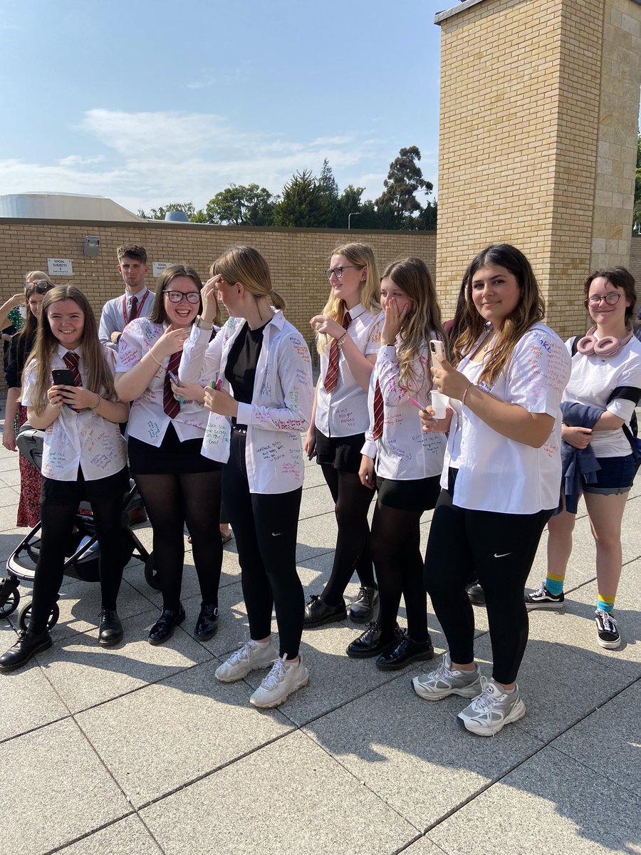 #FarewellS6 

Thanks for being hugely respectful at both Elliot Road and on the Plaza for the BBQ at end of day. Beautiful weather with fabulous young people. 

See you all on Thursday evening at the <a href="/BW_Invercarse/">Invercarse</a> for the S6 Dance!!

#GoodLuck #TogetherWeAreHarris
