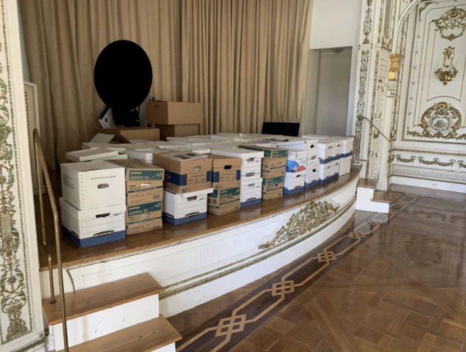 Photos Have Been Released Showing BOXES Of Classified Documents In Mar-A-Lago

We all know Trump by now, he’s meticulous. This just seems so staged. Especially the bathroom! Lol

Where did Hillary store her secret server again? 🤔

I’m laughing so hard.

On a literal stage. 😂😂