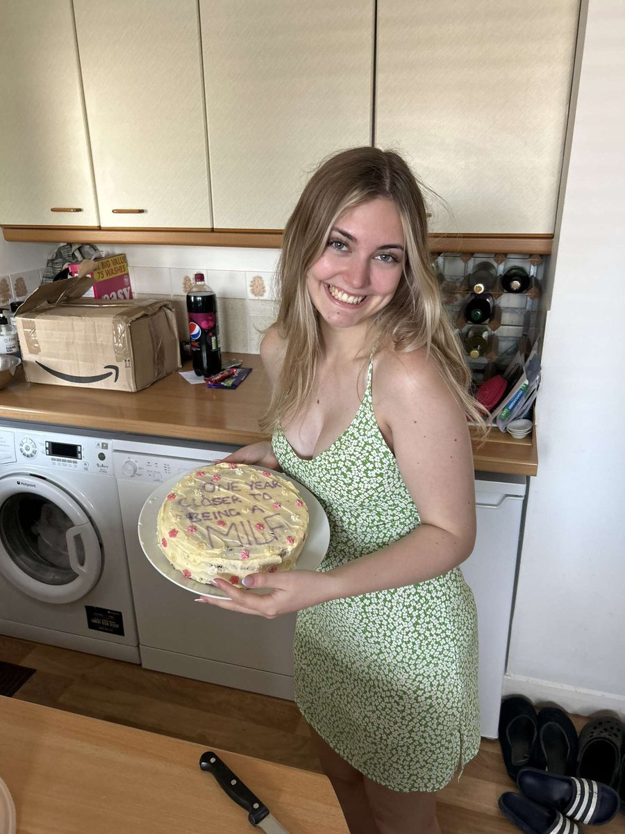 freyaxjackson's tweet photo. One year closer to being a mild😌happy 18 birthday to me lol https://t.co/cm5fRDyfxg